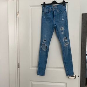 Ripped Levi’s High Rise Super Skinny Jeans